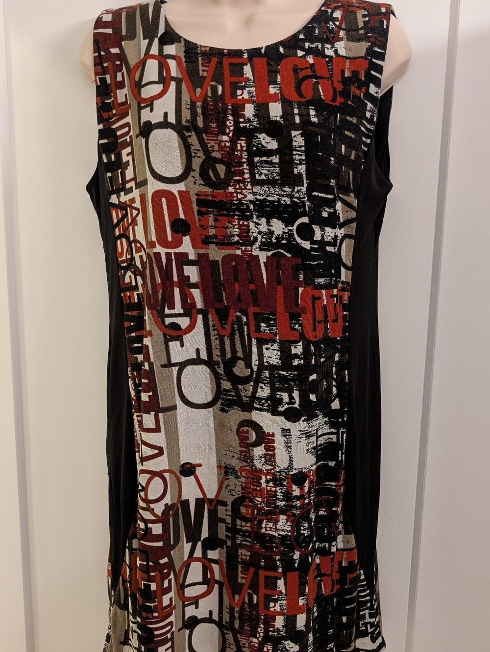 Sleeveless Graphic Print Midi Dress in Black and Red